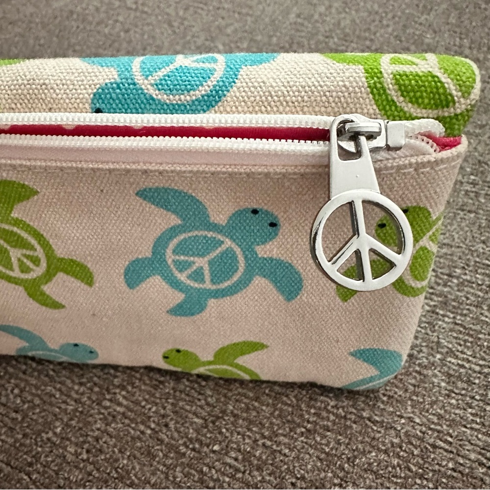 Bungalow 360 Green and Blue Turtle Wristlet - Picture 9 of 9